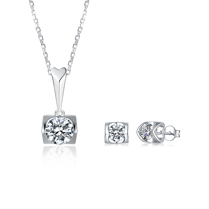 Queen of Hearts Pendant and Earring Set